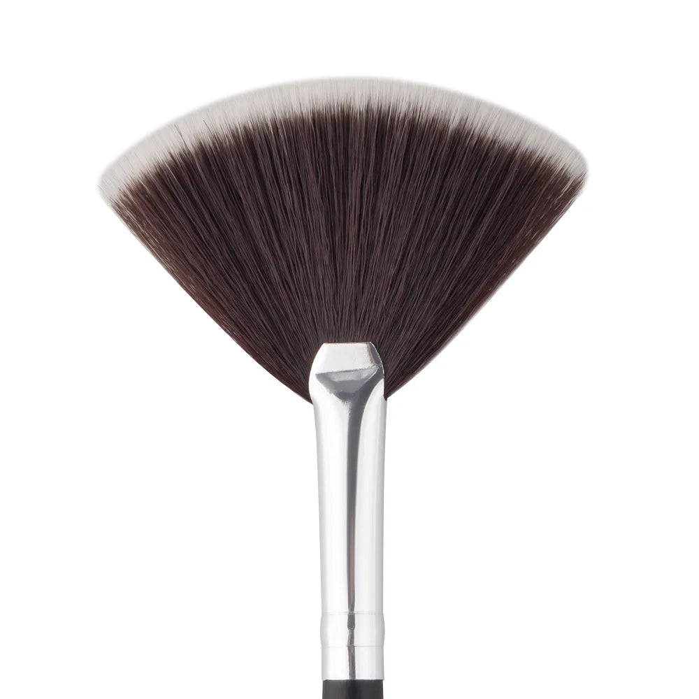 1 Pcs Professional Fan Makeup Brush Blending Highlighter