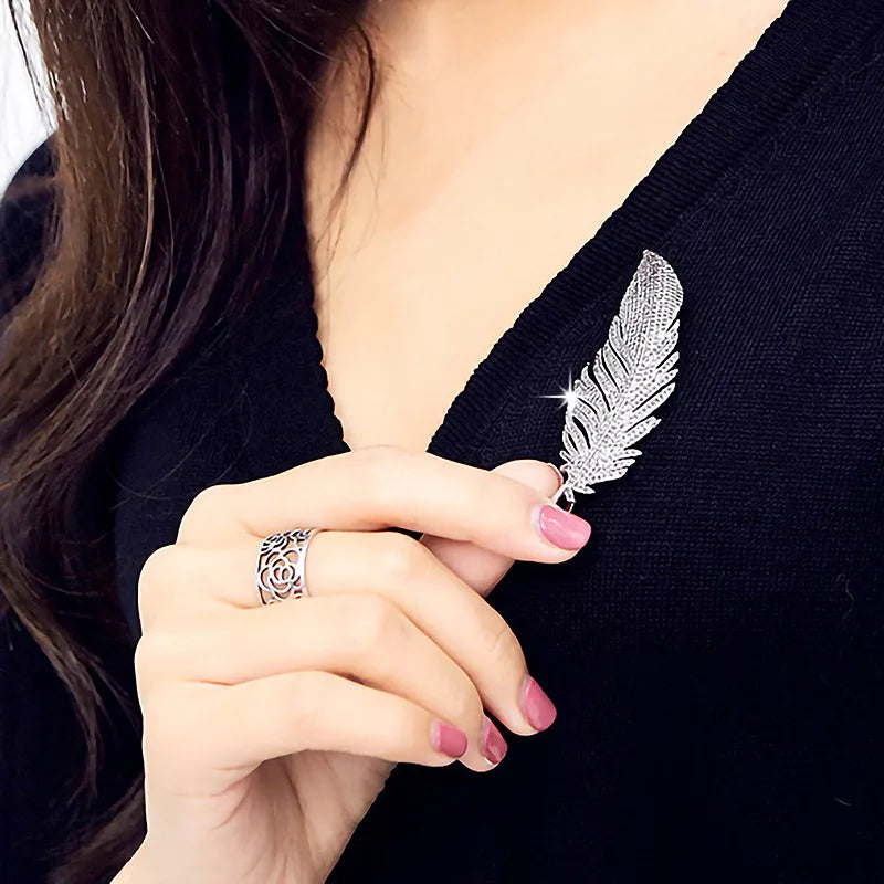 SUYU Luxury Copper Micro Inlaid Cubic Zirconia Feather Brooch Women Wedding Jewelry Gift Clothing Accessories