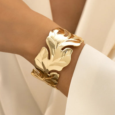 Retro Exaggerated Leaves Open Metal Bracelet For Women Party Holiday Gift Fashion Jewelry Accessories B042