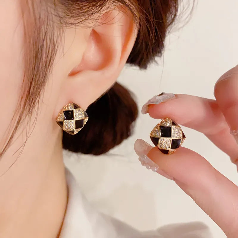 French Classic Chessboard Crystal Black Lingge Earring Exquisite Fashion Gold Contrast Color Ear Jewelry Wholesale Girl Gift