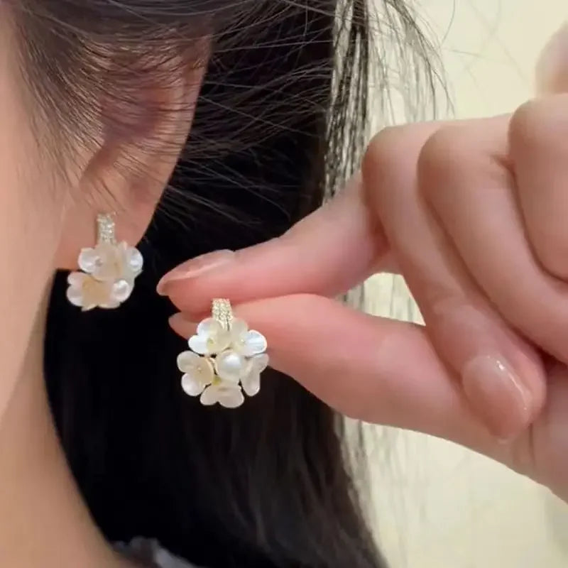 2024 New Fashion Trend Unique Design Elegant and Exquisite Pearl Flower Earrings For Women Jewelry Wedding Party Premium Gift