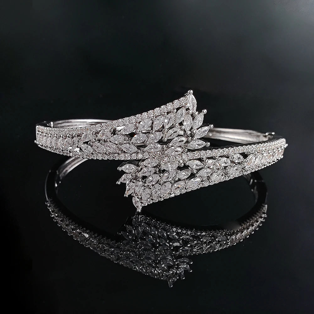 2024 New Arrival Luxury Carved  Bracelet Bangle for Women Anniversary Gift Valentine's Day Gift Jewelry S8258