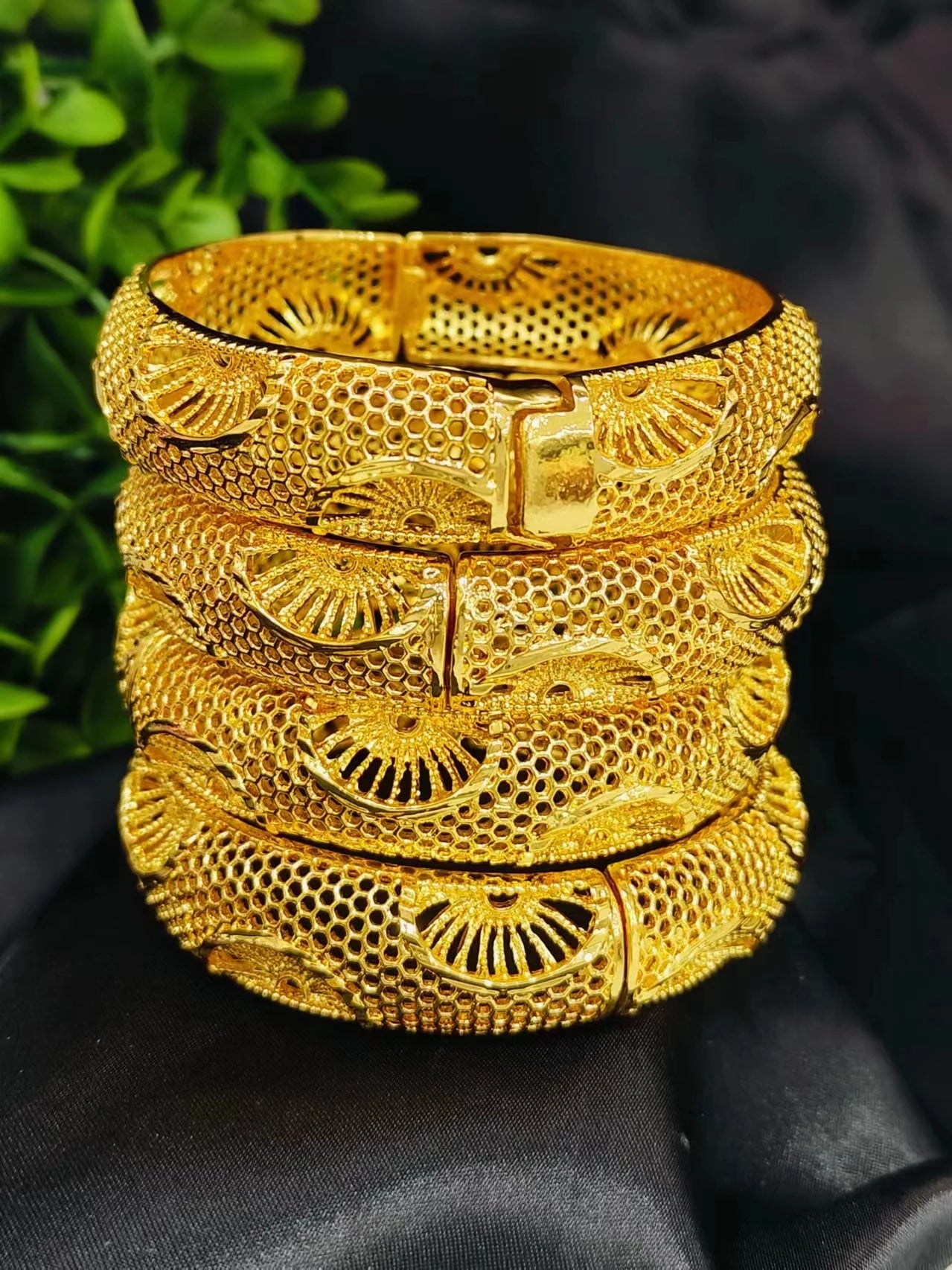 2024 Exclusive Design Woman Bracelet 24K Gold Plated Dubai Chunky Bangle Fashion Jewelry