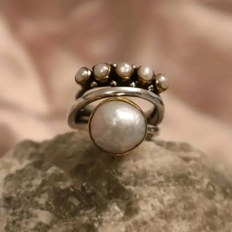 Huitan Antique Imitation Pearl Finger Ring for Women Personality Y2K Girl Accessories Two Tone Metal Rings Vintage Jewelry Party