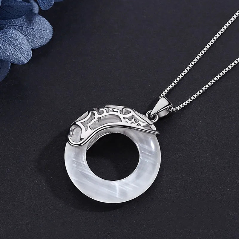 Classic Retro Round Pendant Couple Necklaces For Women Men Ethnic Vintage Resin Fake Jade Pendant Necklaces Fashion Jewelry