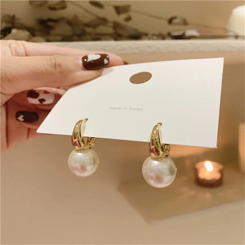 2022 New Cute Pearl Studs Hoop Earrings for Women Gold Color Eardrop Minimalist Tiny Huggies Hoops Wedding Fashion Jewelry