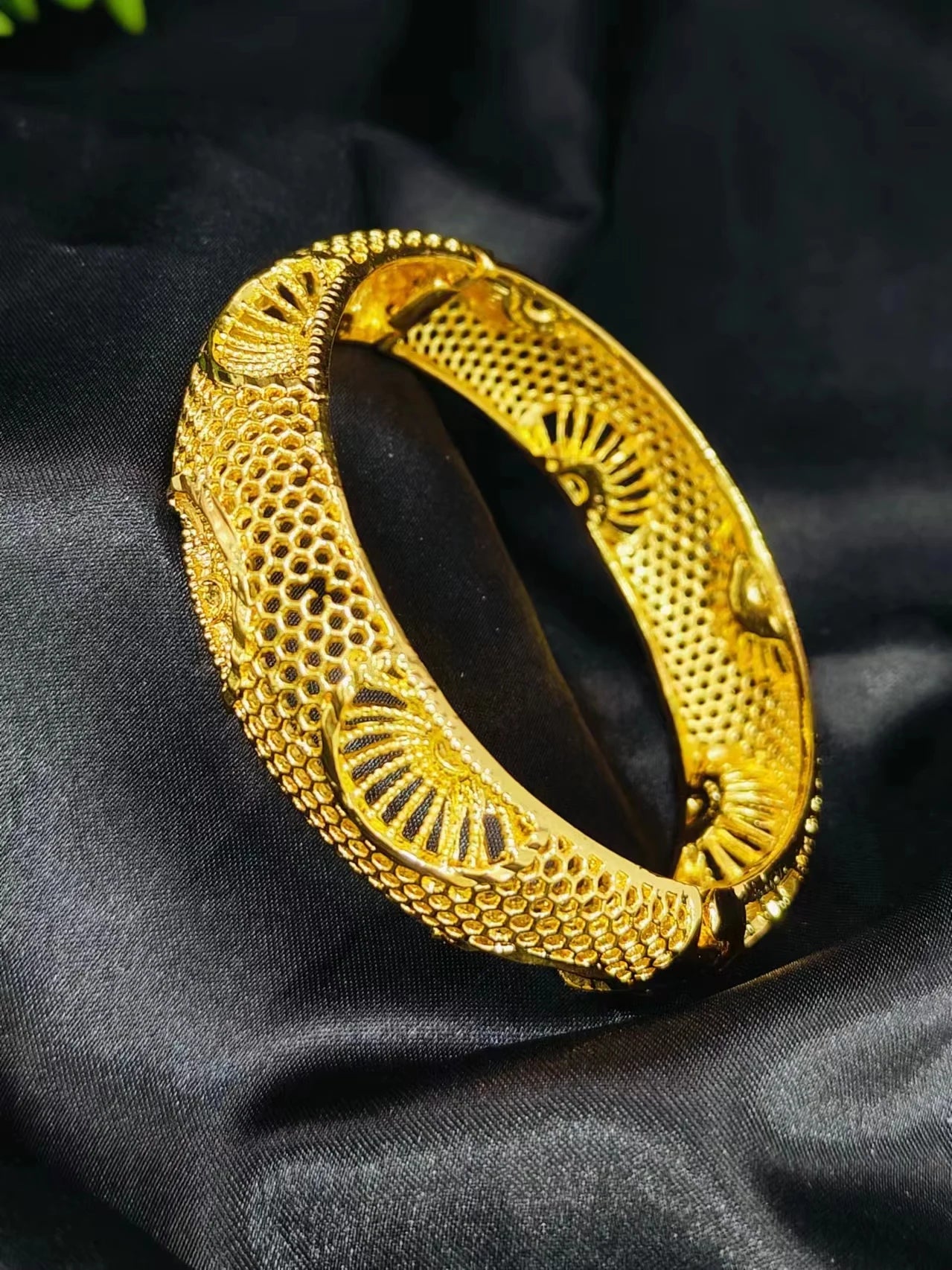 2024 Exclusive Design Woman Bracelet 24K Gold Plated Dubai Chunky Bangle Fashion Jewelry